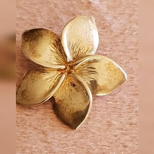 Vtg. Hibiscus/Plumera Flower Pendant